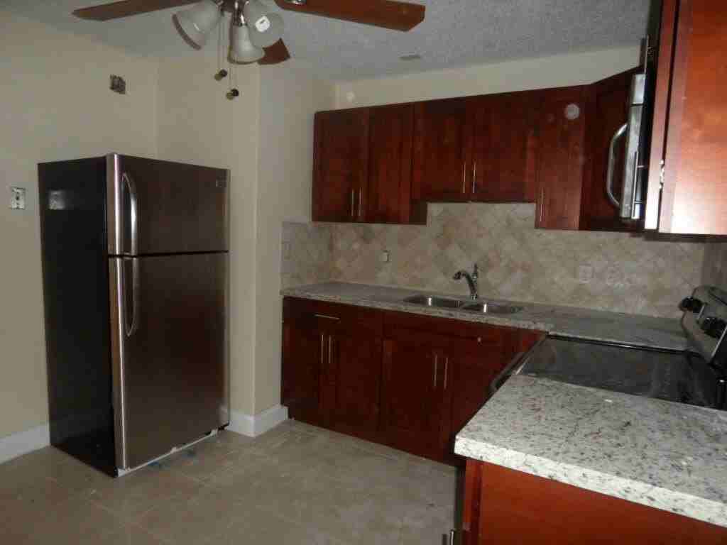 2724 Sw 46th St #2 - Photo 4 of 20