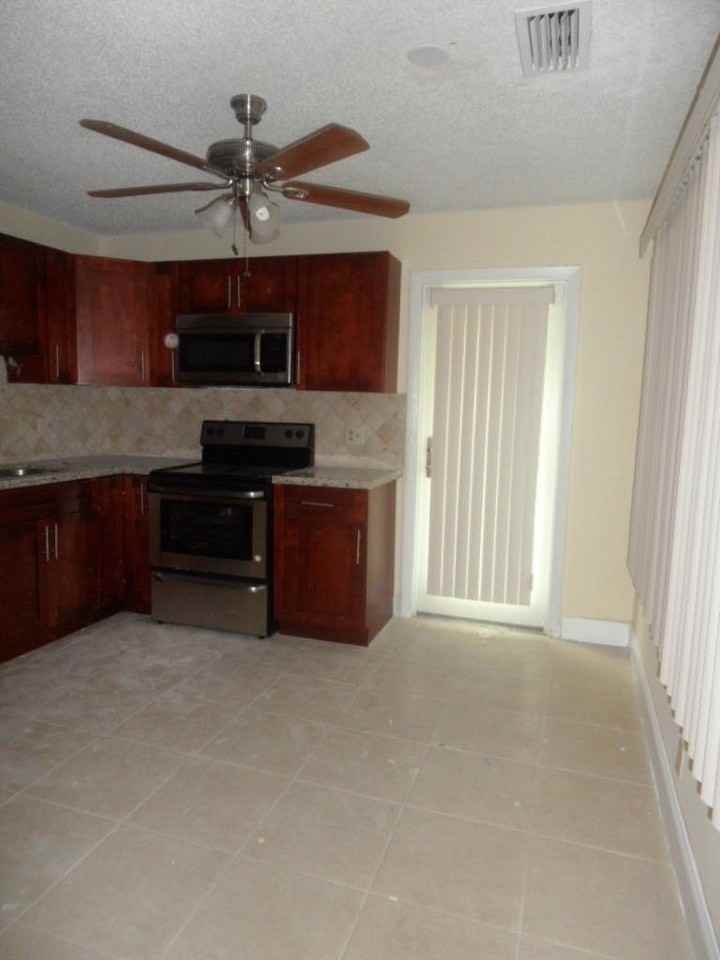 2724 Sw 46th St #2 - Photo 6 of 20