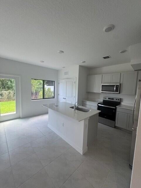 4844 Dillion St - Photo 3 of 16