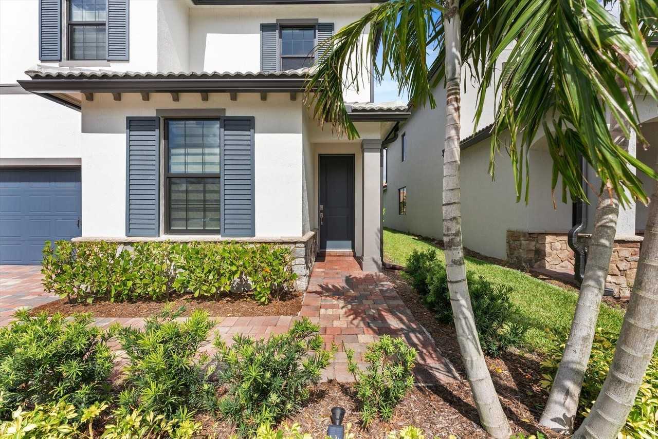 4757 Roldan Ct - Photo 5 of 45