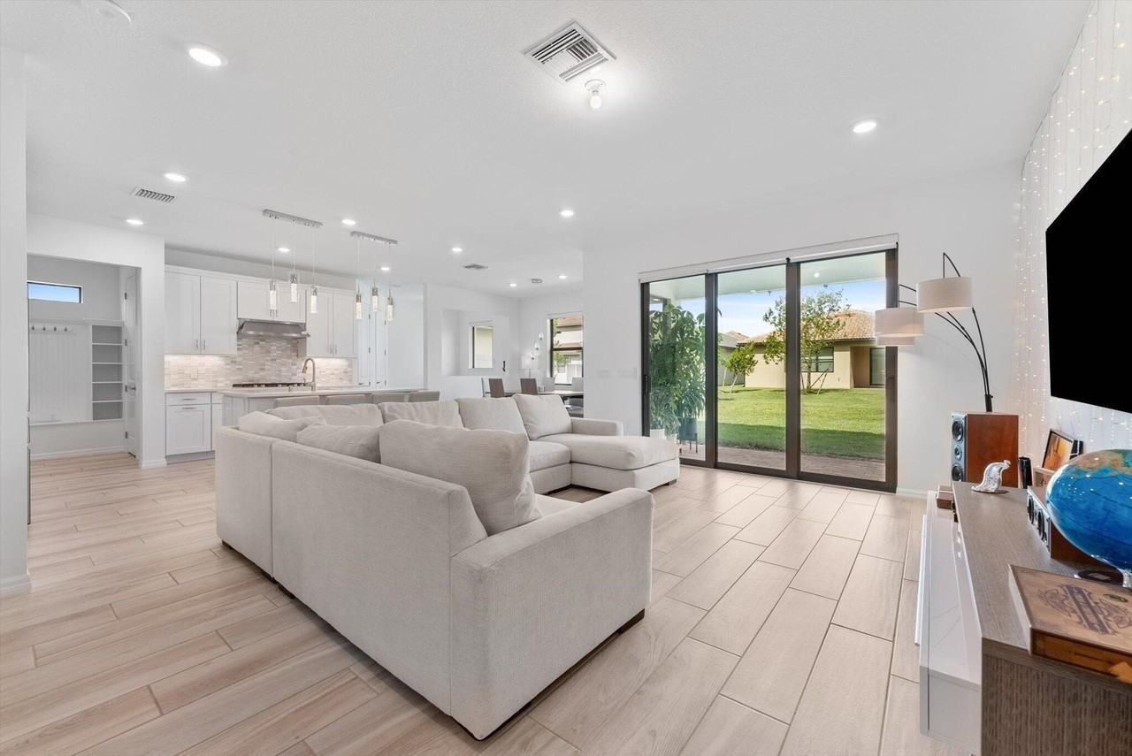 4757 Roldan Ct - Photo 6 of 45