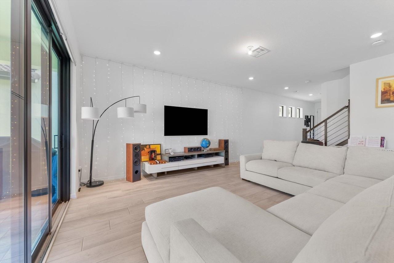 4757 Roldan Ct - Photo 7 of 45