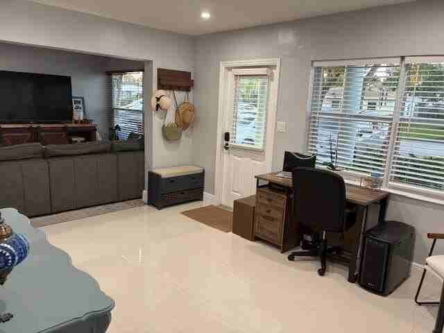 270 Ne 45th St - Photo 3 of 16