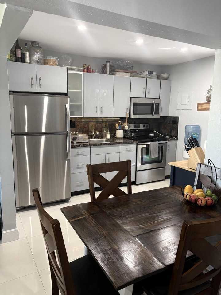 270 Ne 45th St - Photo 7 of 16