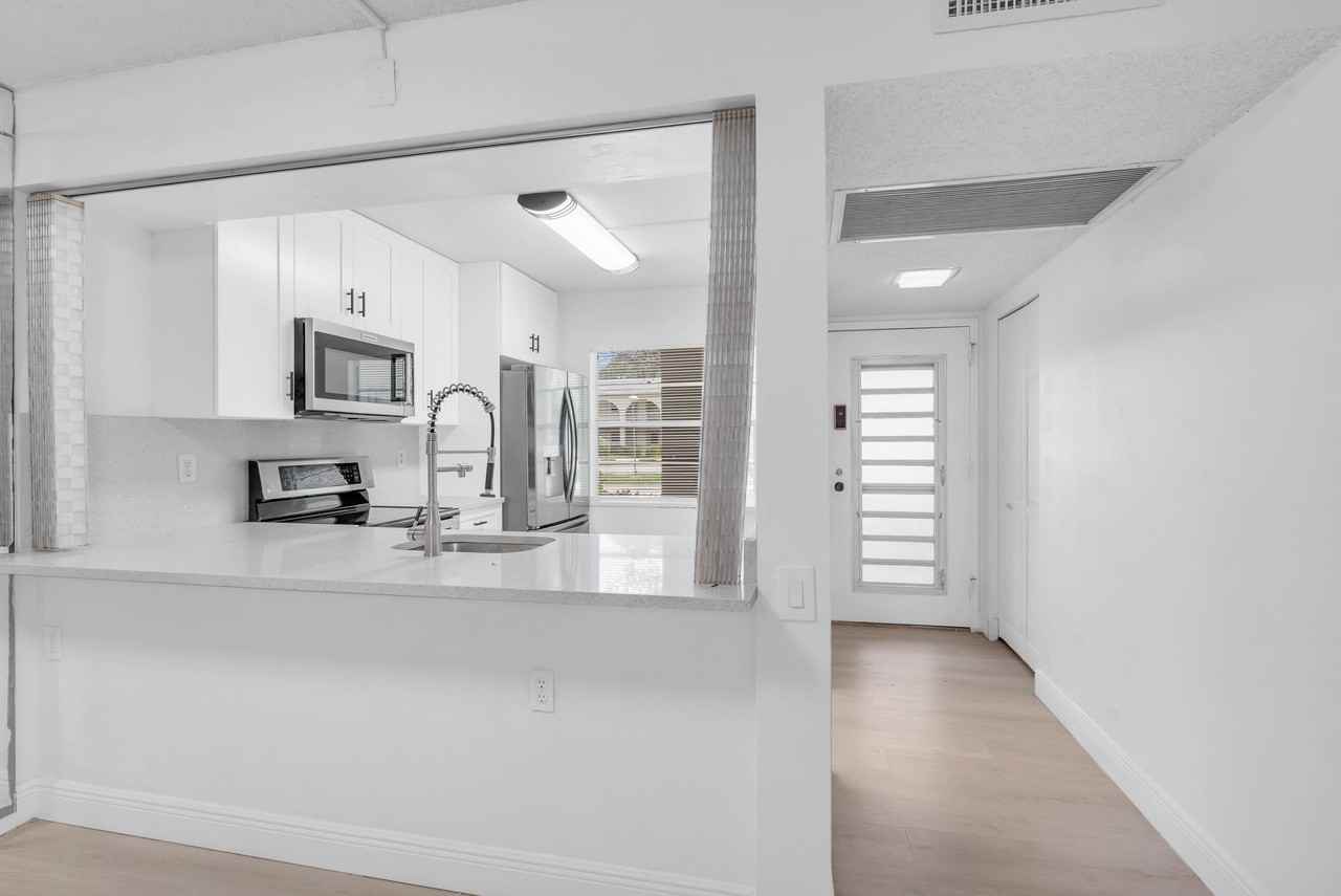1102 Bahama Bnd #C1 - Photo 5 of 27