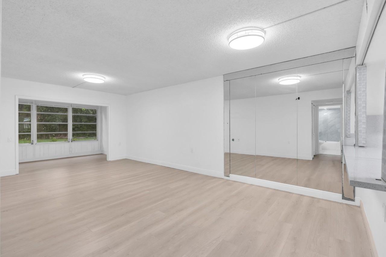 1102 Bahama Bnd #C1 - Photo 6 of 27