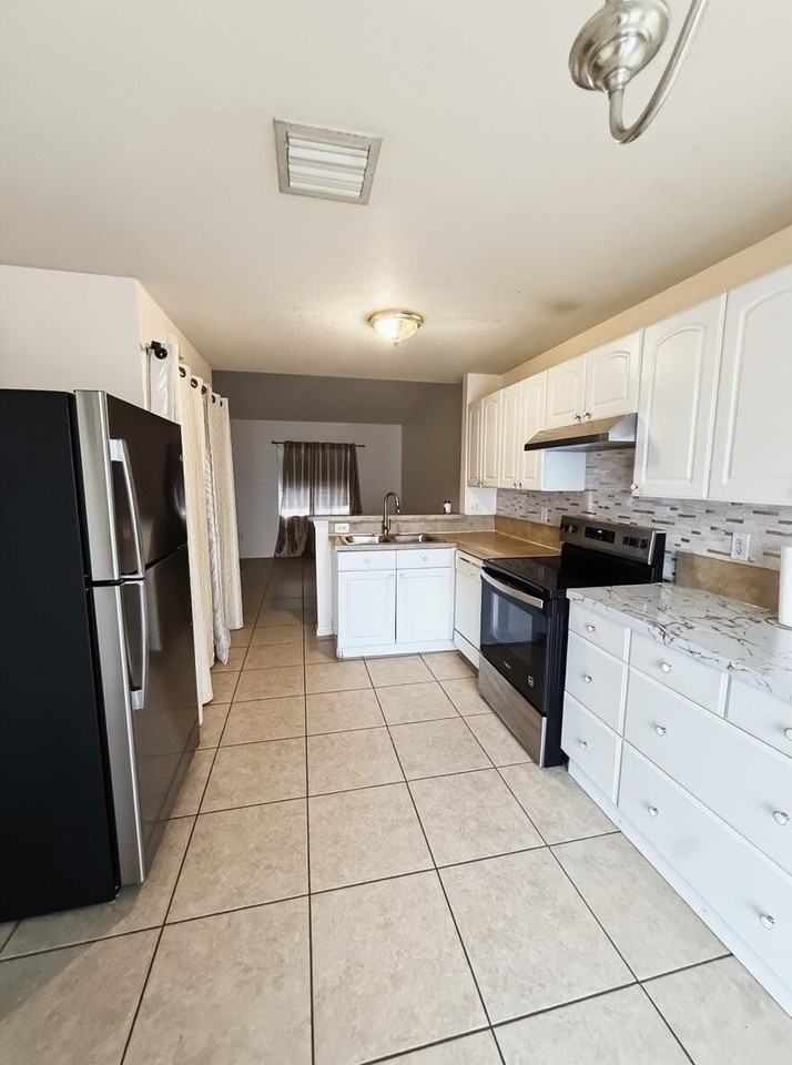 2225 Laura Ln - Photo 4 of 11