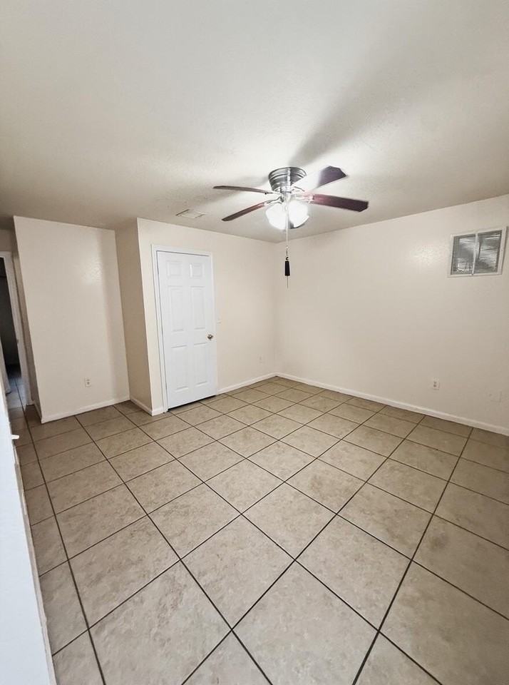 2225 Laura Ln - Photo 6 of 11