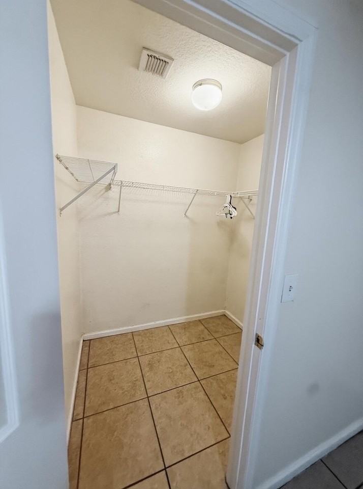 2225 Laura Ln - Photo 7 of 11