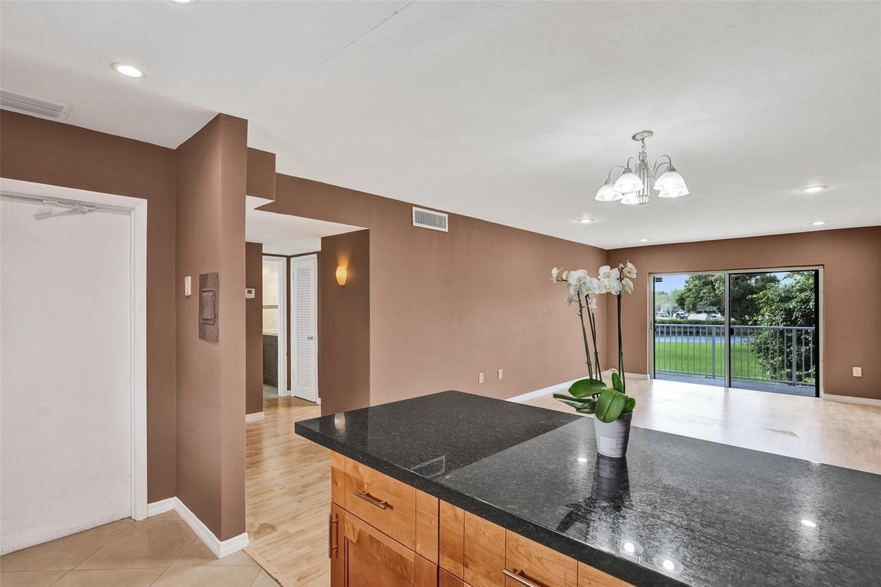 7580 Sw 82nd St - Photo 3 of 23