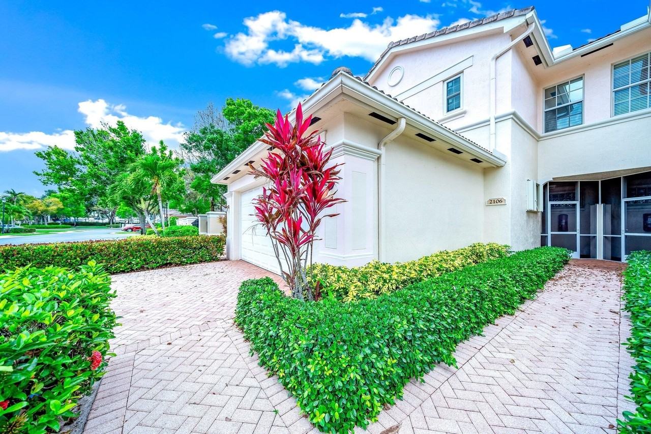 2106 Wingate Bnd - Photo 4 of 27