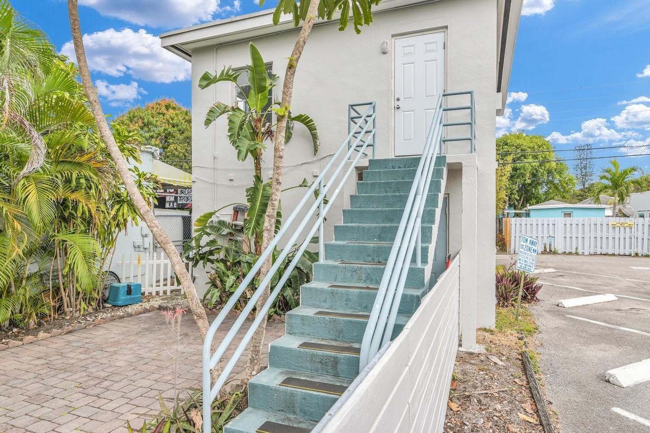 820 N Dixie Hwy #4 - Photo 3 of 28