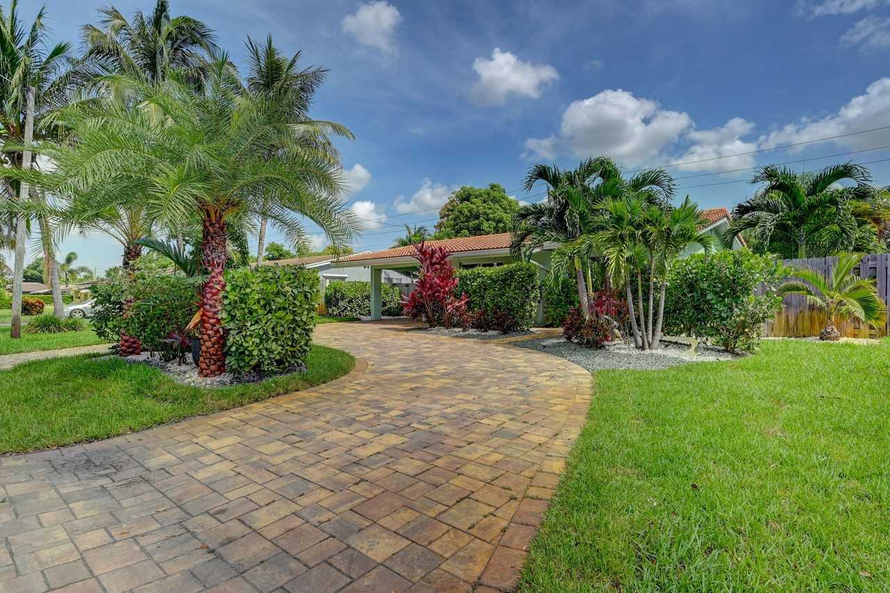 351 Ne 41st St - Photo 4 of 22