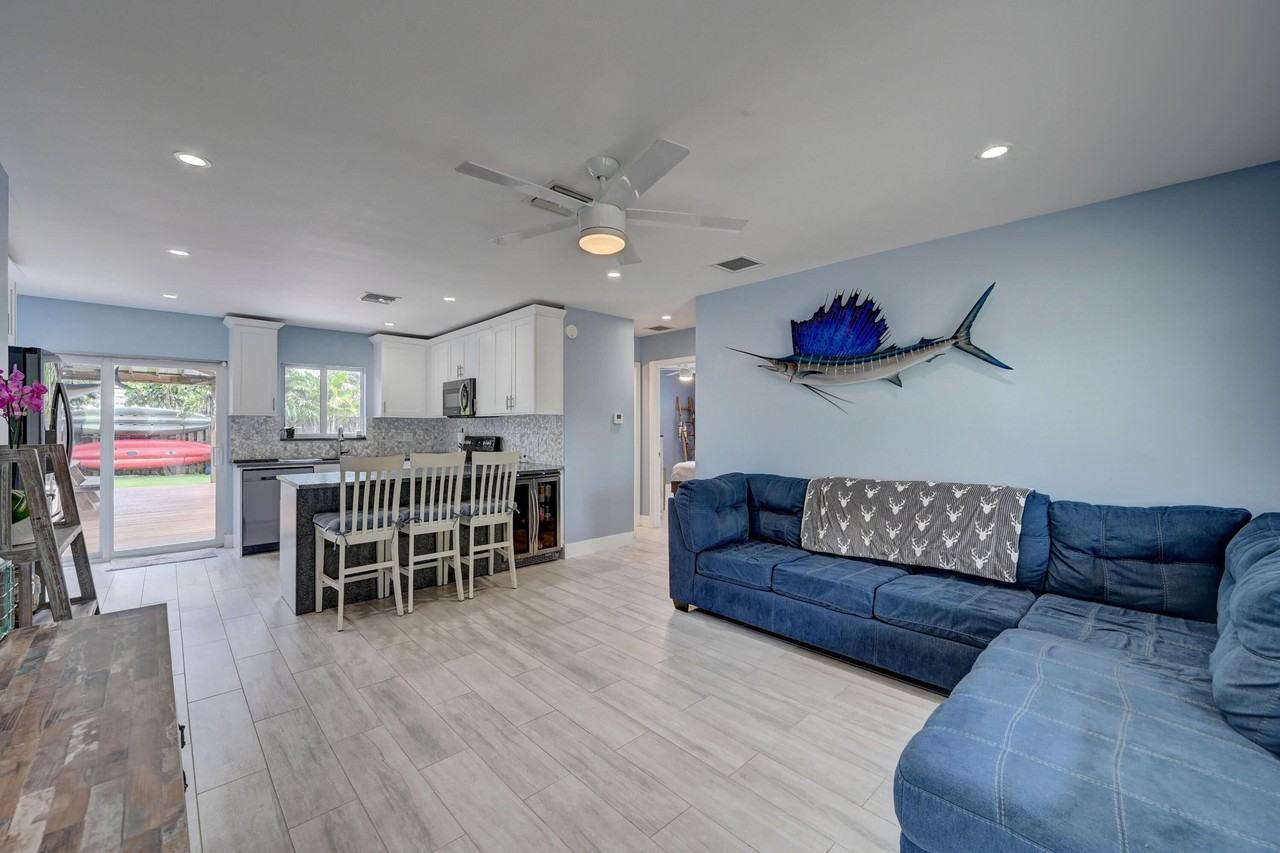 351 Ne 41st St - Photo 7 of 22