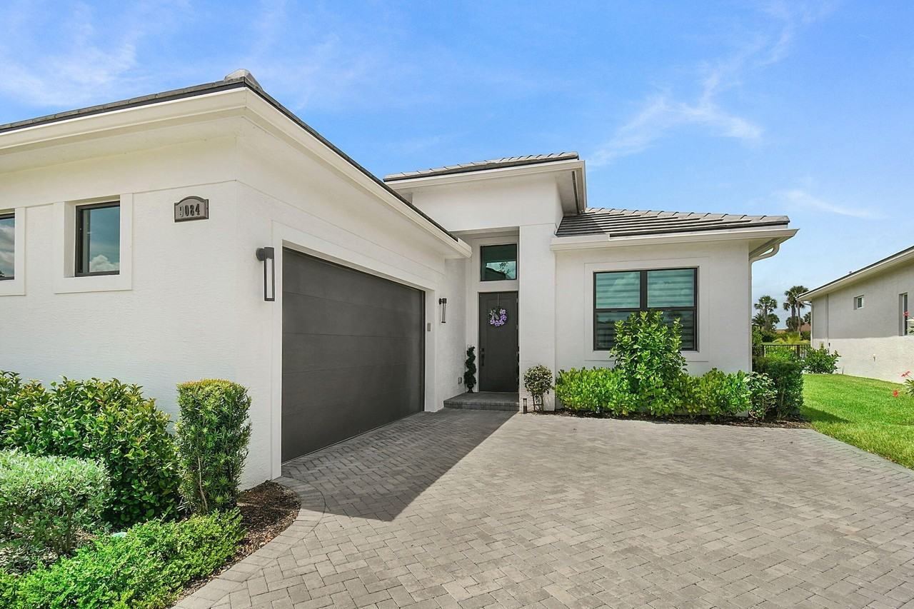 9084 Sw Arco Way - Photo 3 of 29