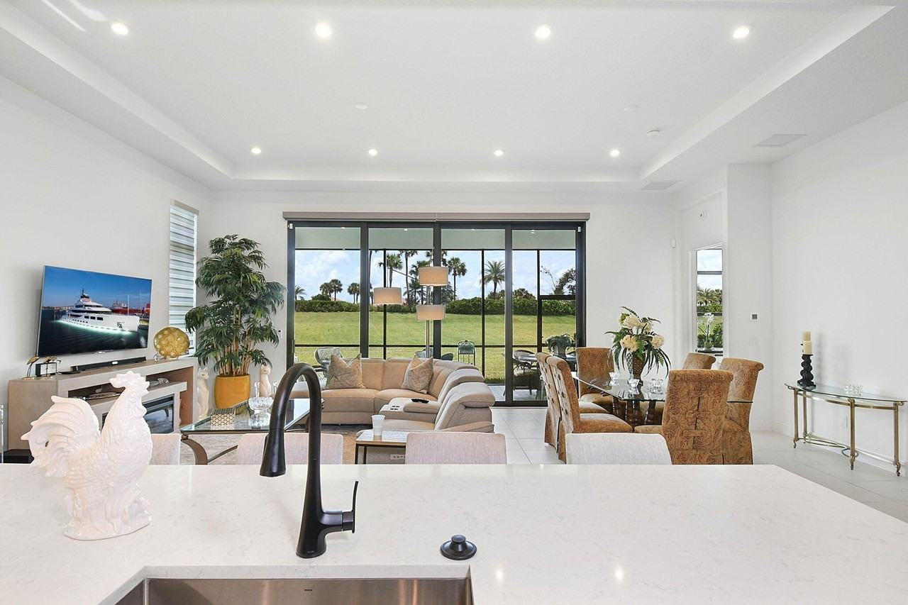 9084 Sw Arco Way - Photo 7 of 29