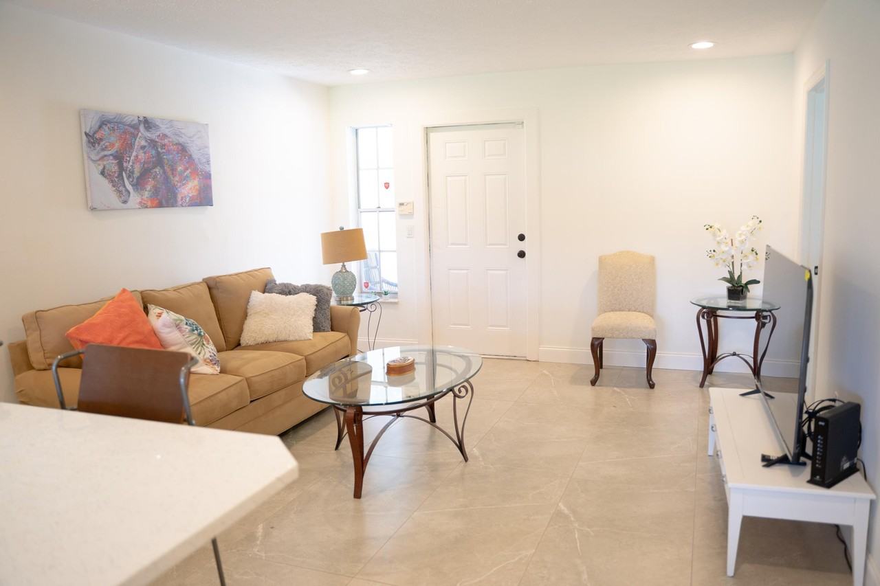 1425 Riverside Cir - Photo 6 of 35