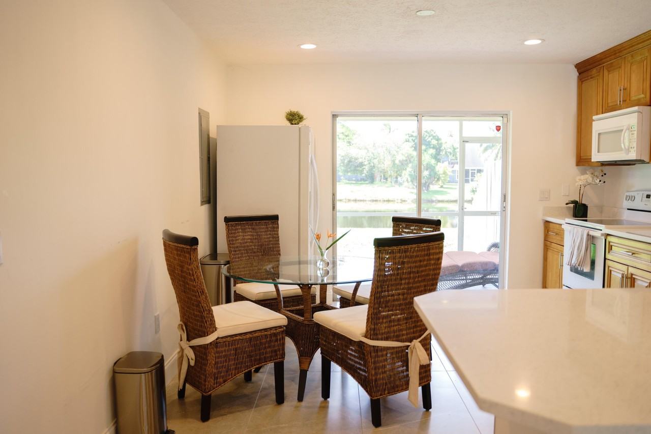 1425 Riverside Cir - Photo 7 of 35