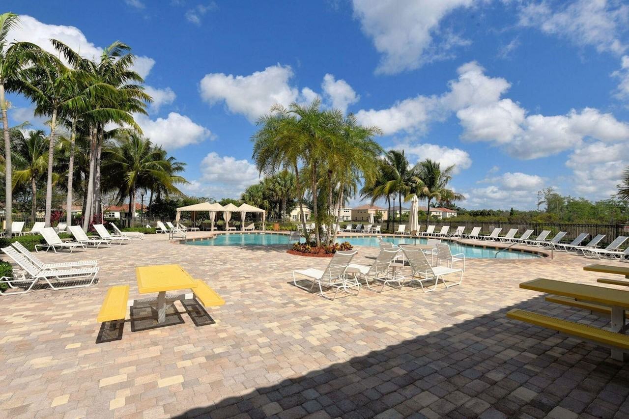 2106 Belcara Ct - Photo 6 of 11