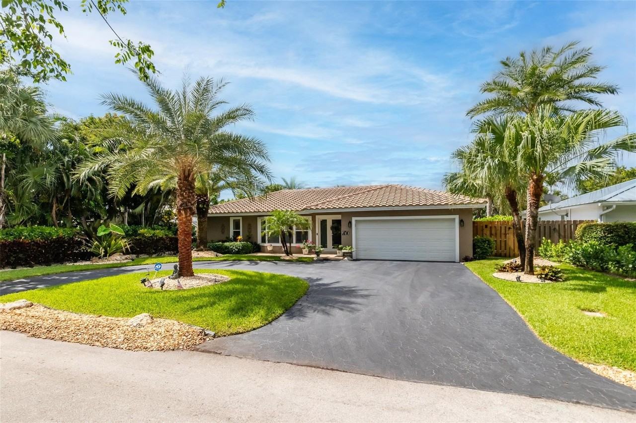 2750 Se 4th St - Photo 3 of 50