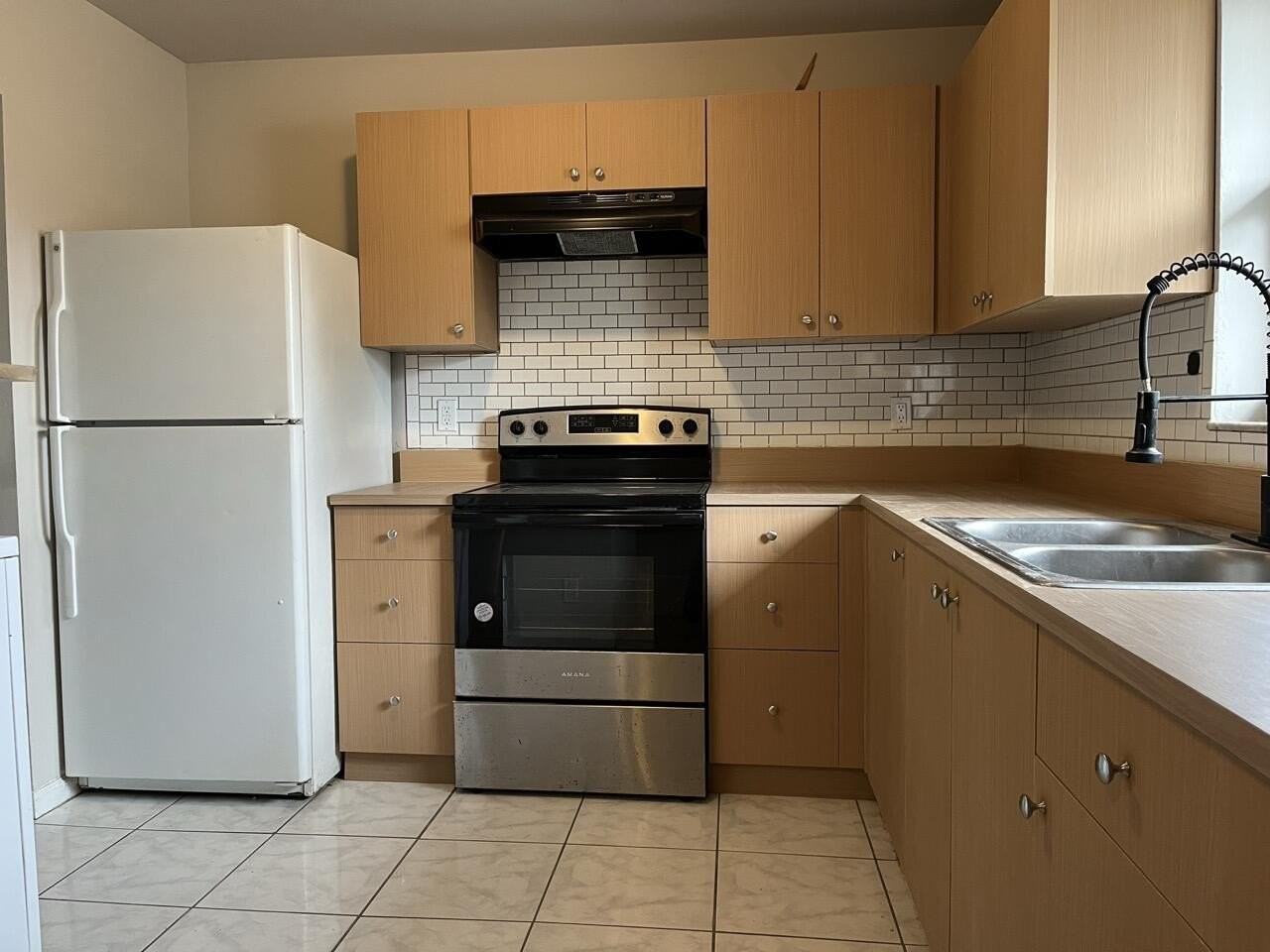 915 S N St - Photo 6 of 24