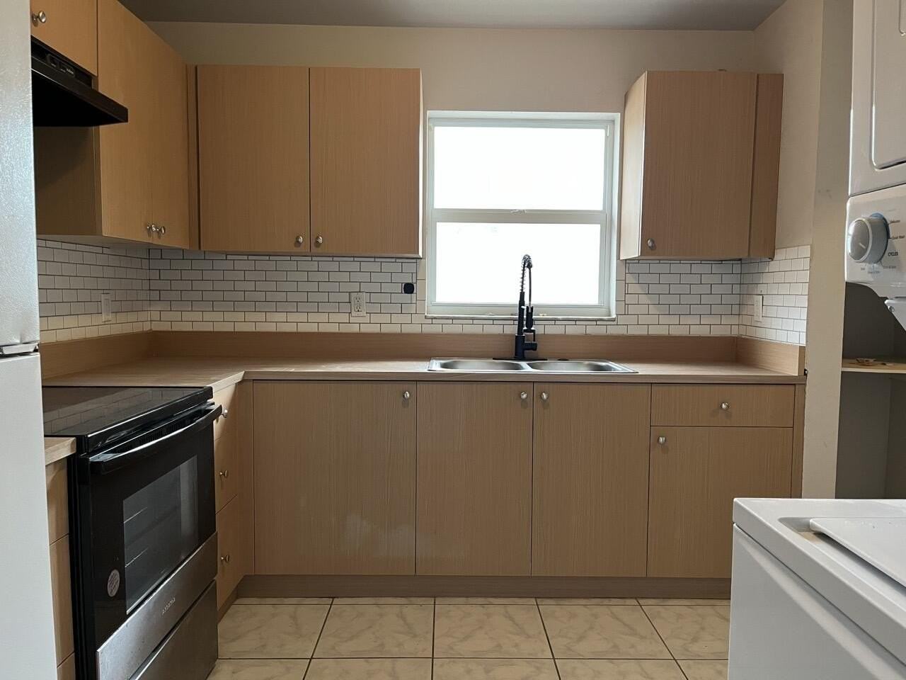 915 S N St - Photo 7 of 24