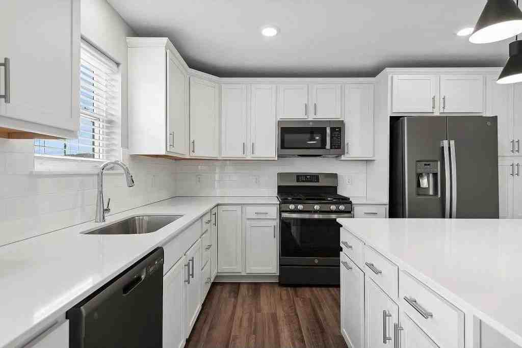 23310 Amber Dr - Photo 3 of 13