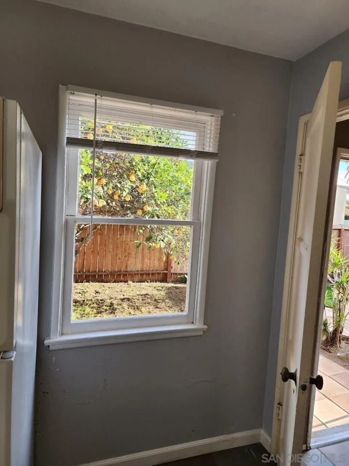 219 S Ditmar St - Photo 3 of 7