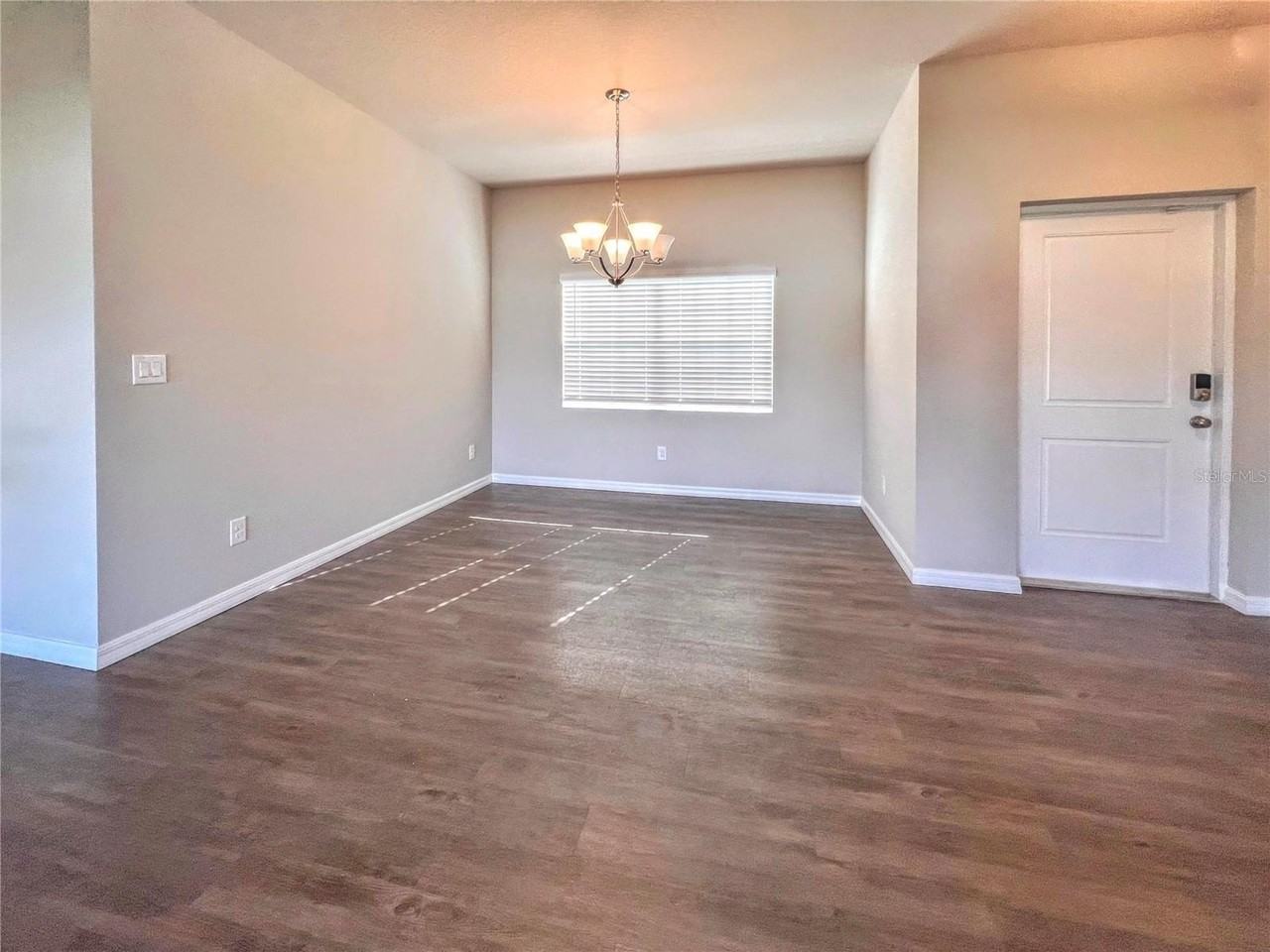 2166 Carpenter Ln - Photo 4 of 16