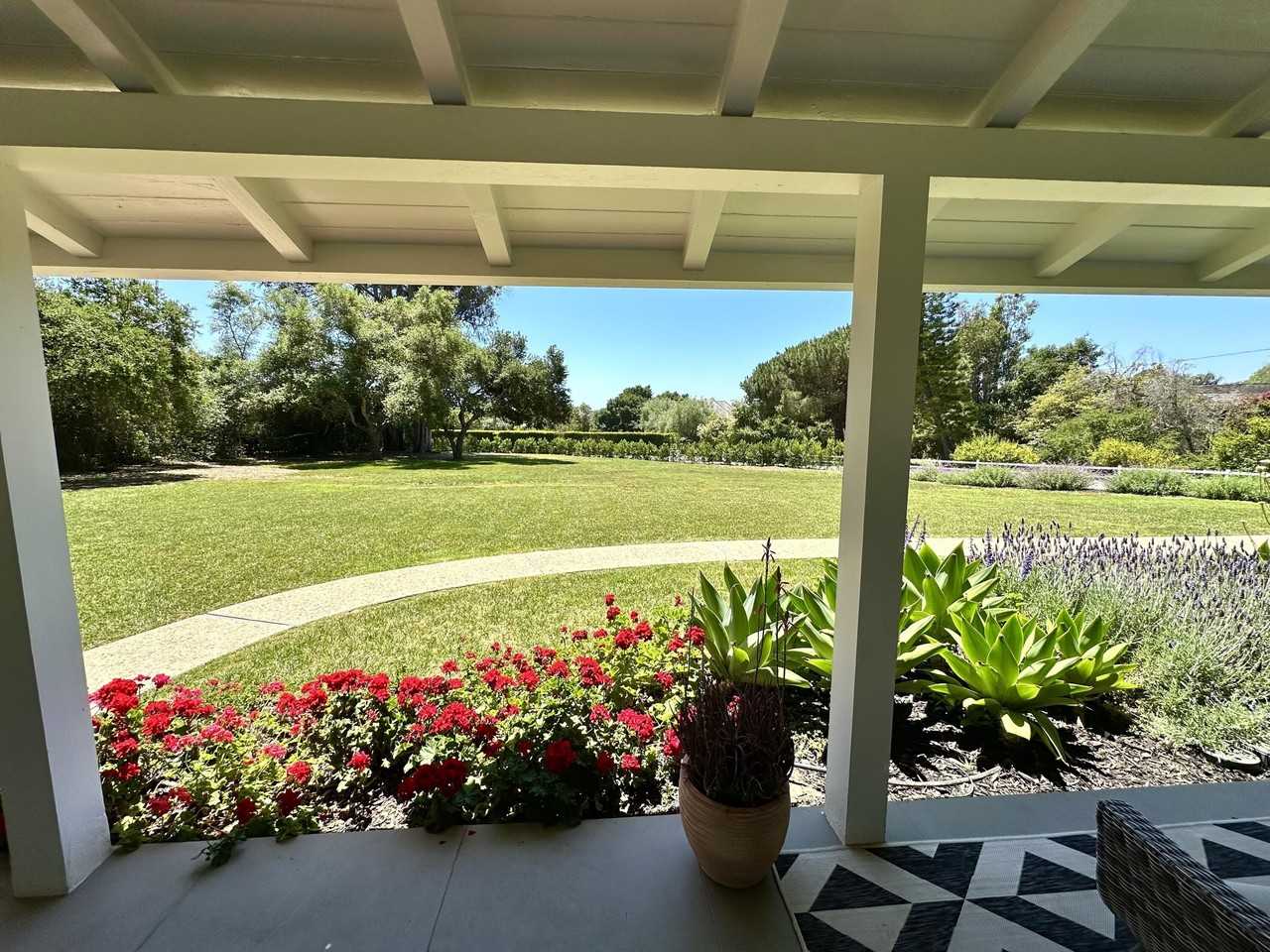 450 Santa Rosa Ln - Photo 2 of 16