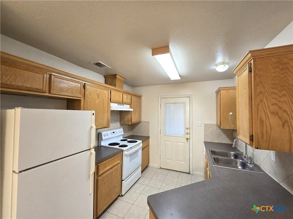 1411 Nicholas Cir #B - Photo 2 of 23
