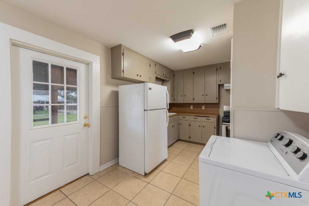 126 Bellaire St - Photo 7 of 23