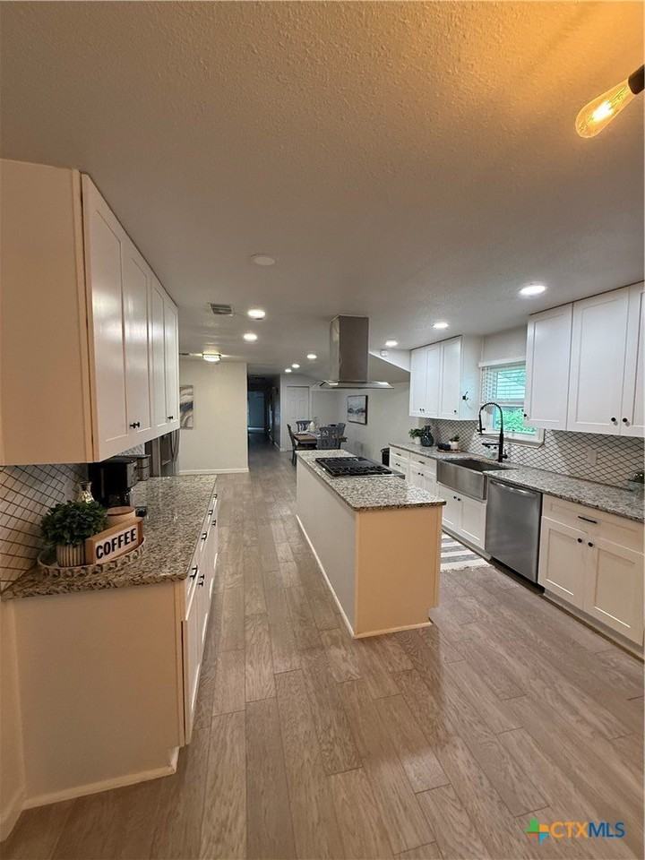 1428 Lee St - Photo 3 of 18