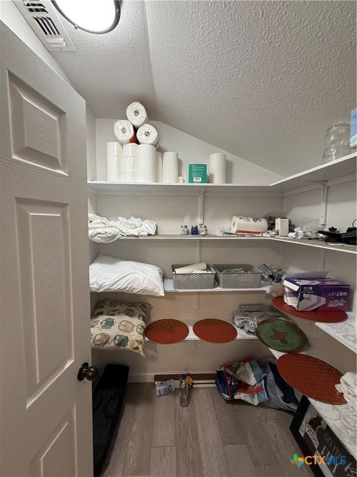 1428 Lee St - Photo 5 of 18