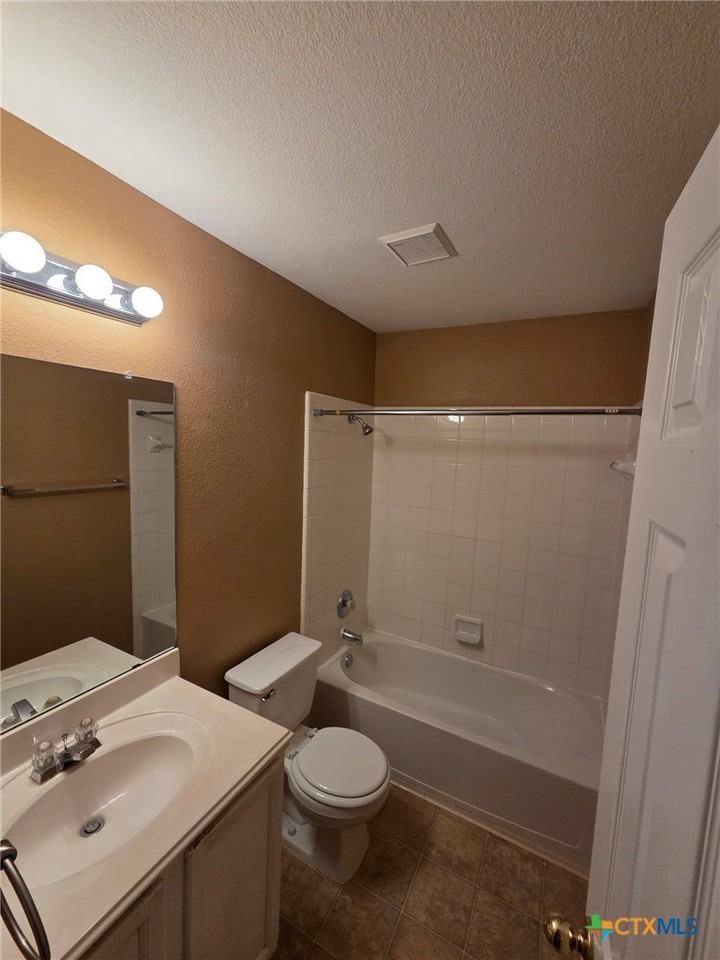 1120 Ascot St - Photo 5 of 13