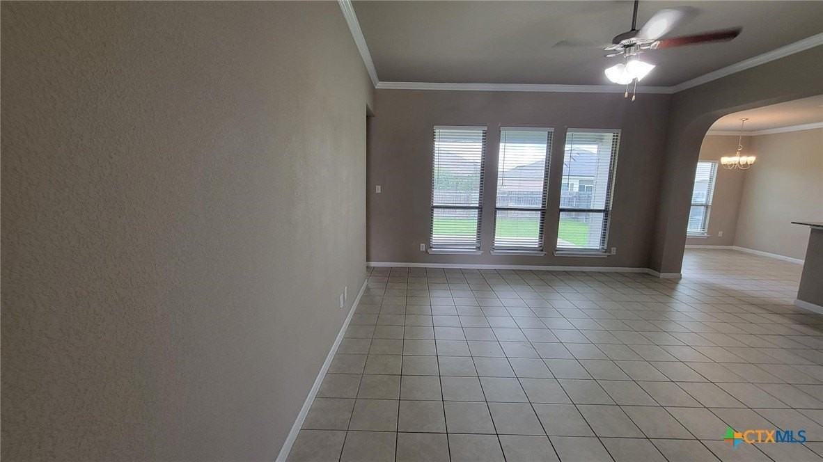 822 Wyndcrest Dr - Photo 2 of 12