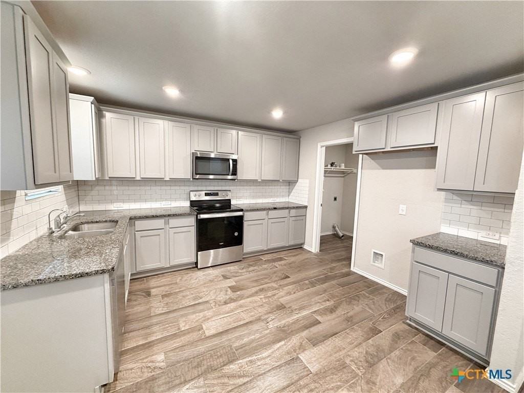 2432 Ayers Dr - Photo 5 of 27