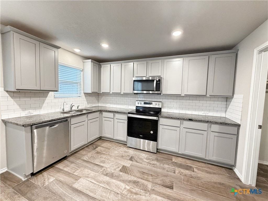 2432 Ayers Dr - Photo 6 of 27