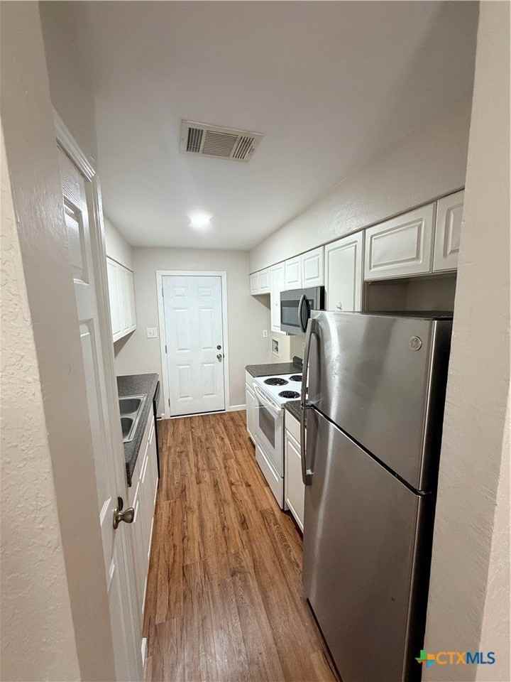 208 Uhland Rd #3 - Photo 3 of 12