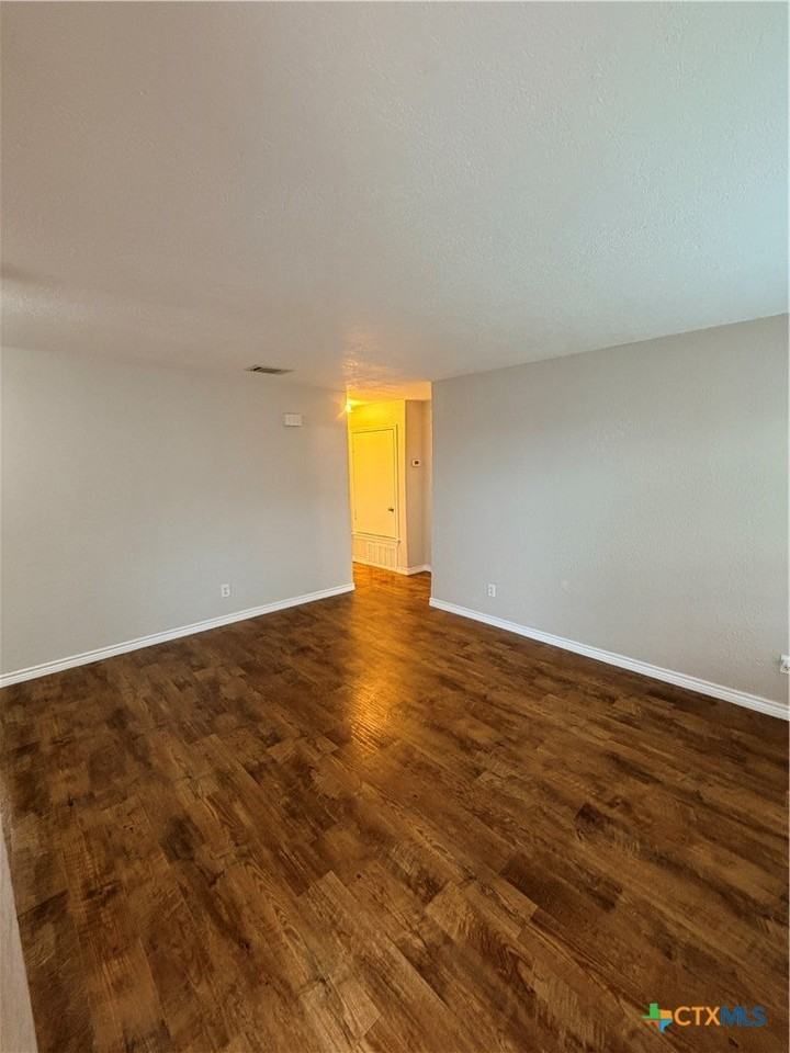 208 Uhland Rd #3 - Photo 5 of 12