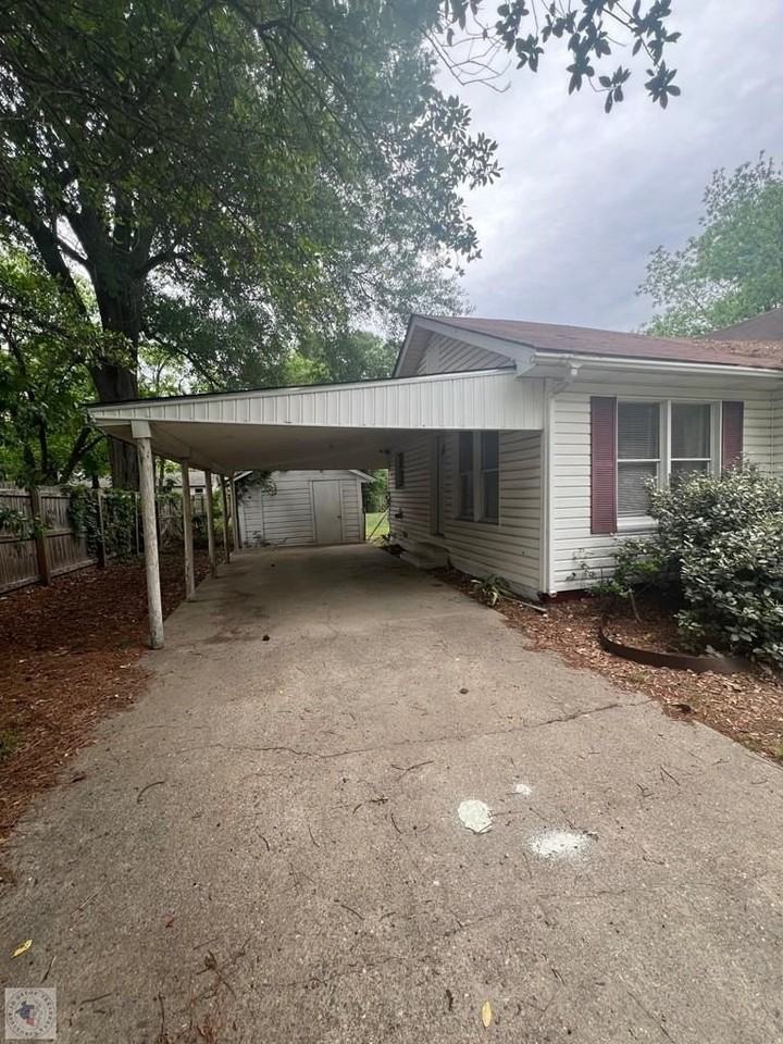 3220 Beech St - Photo 2 of 8