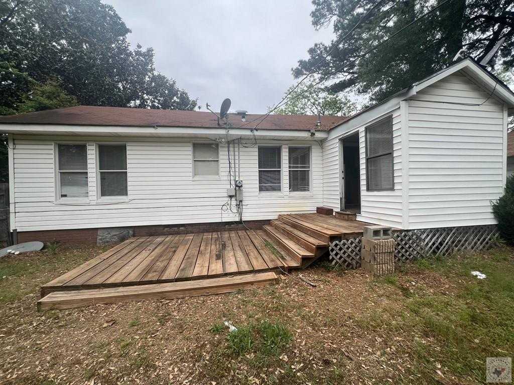 3220 Beech St - Photo 3 of 8