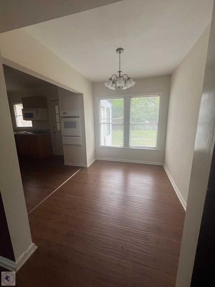 3220 Beech St - Photo 6 of 8