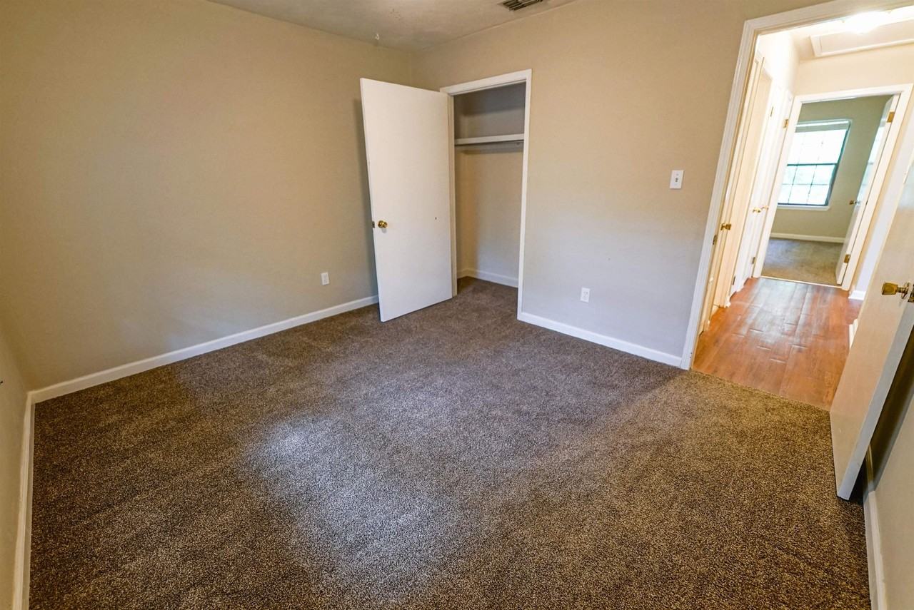 2230 Mandrell Ct - Photo 4 of 15