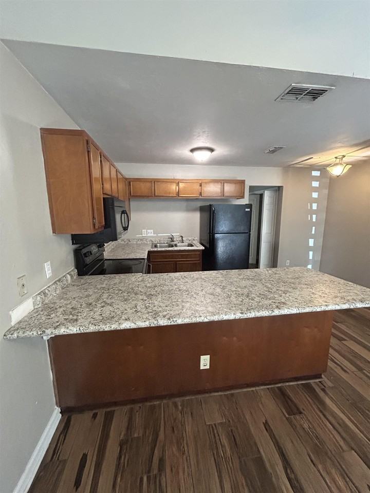 912 S Lipona Rd - Photo 2 of 12