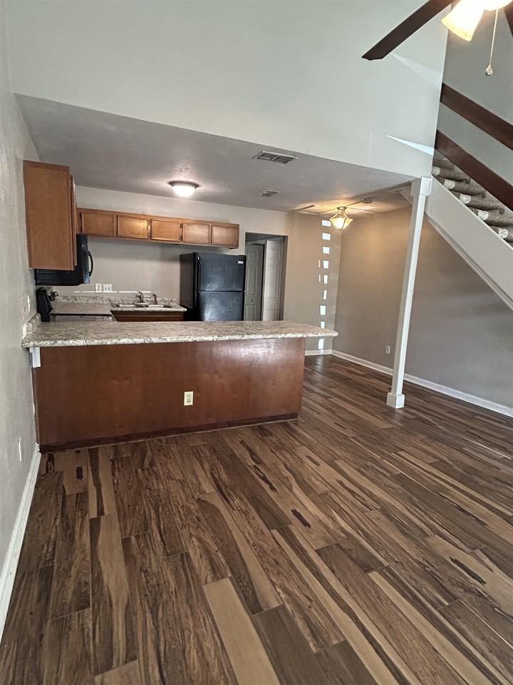 912 S Lipona Rd - Photo 3 of 12