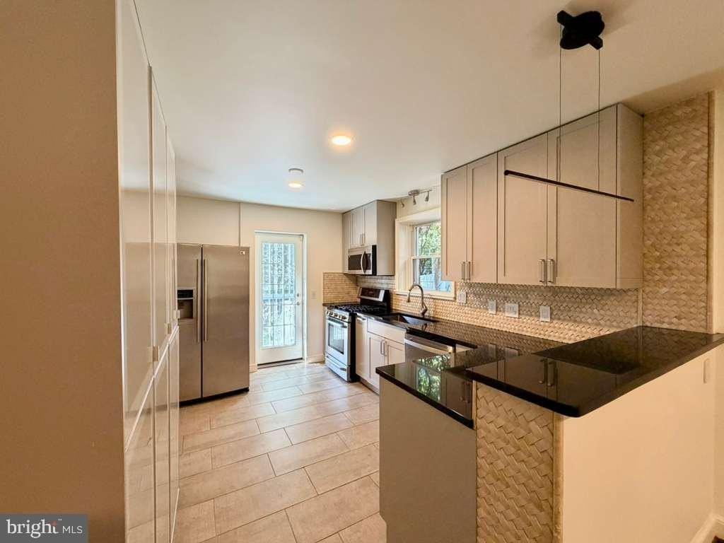 5015 Fulton St Nw - Photo 3 of 25