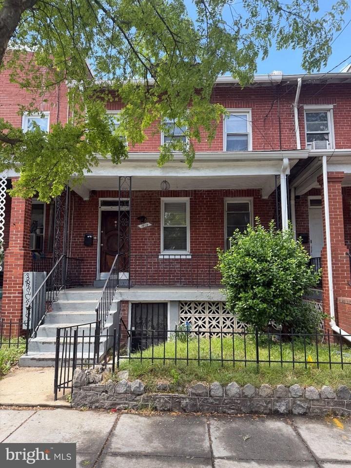 1919 16th St Se - Photo 2 of 12