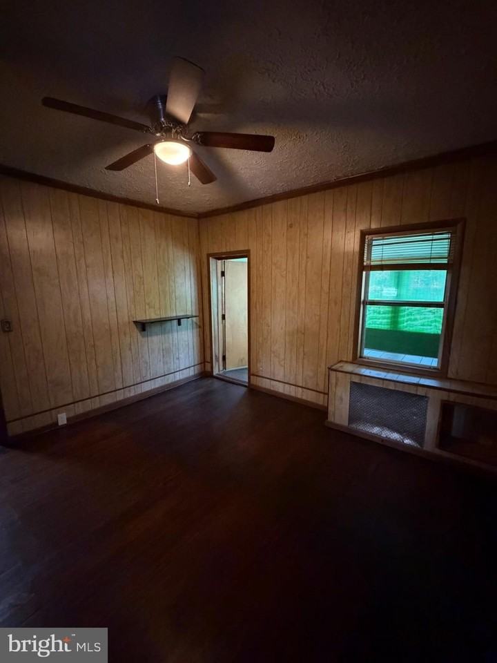 1919 16th St Se - Photo 5 of 12