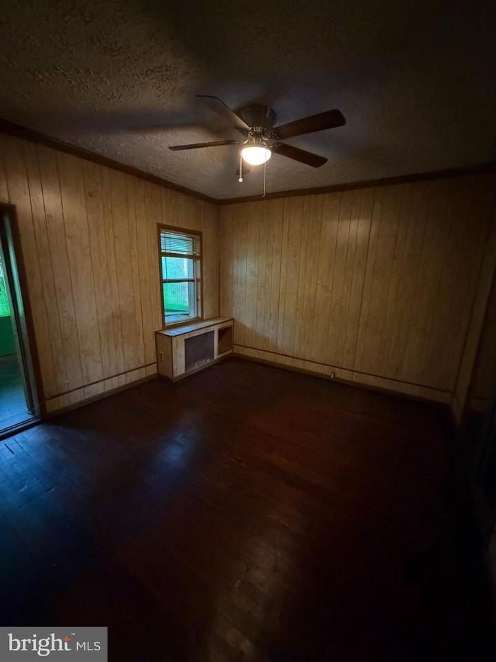 1919 16th St Se - Photo 7 of 12